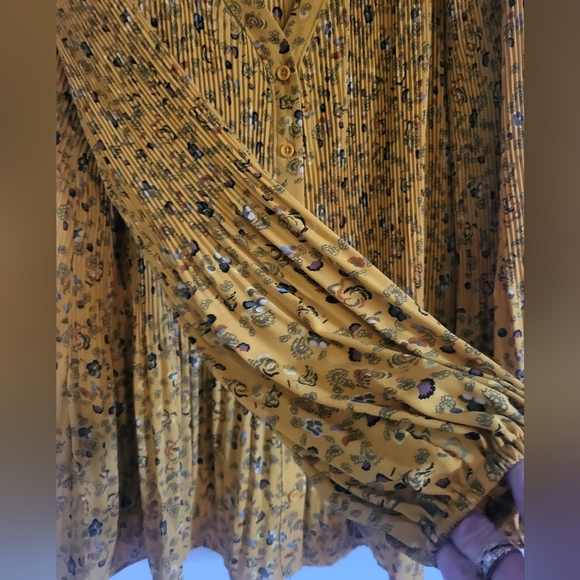 Floral Yellow Blouse - Picture 6 of 7